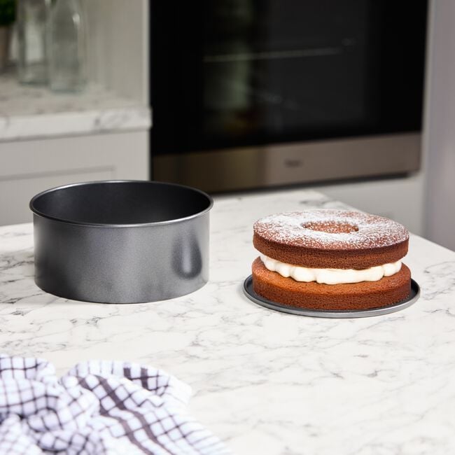 Connoisseur Loose Base Round Cake Tin 8"